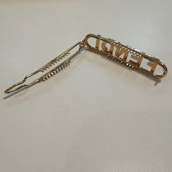 Fendi Authentic Women’s Fendigraphy hair clip gold metal & Rhinestone